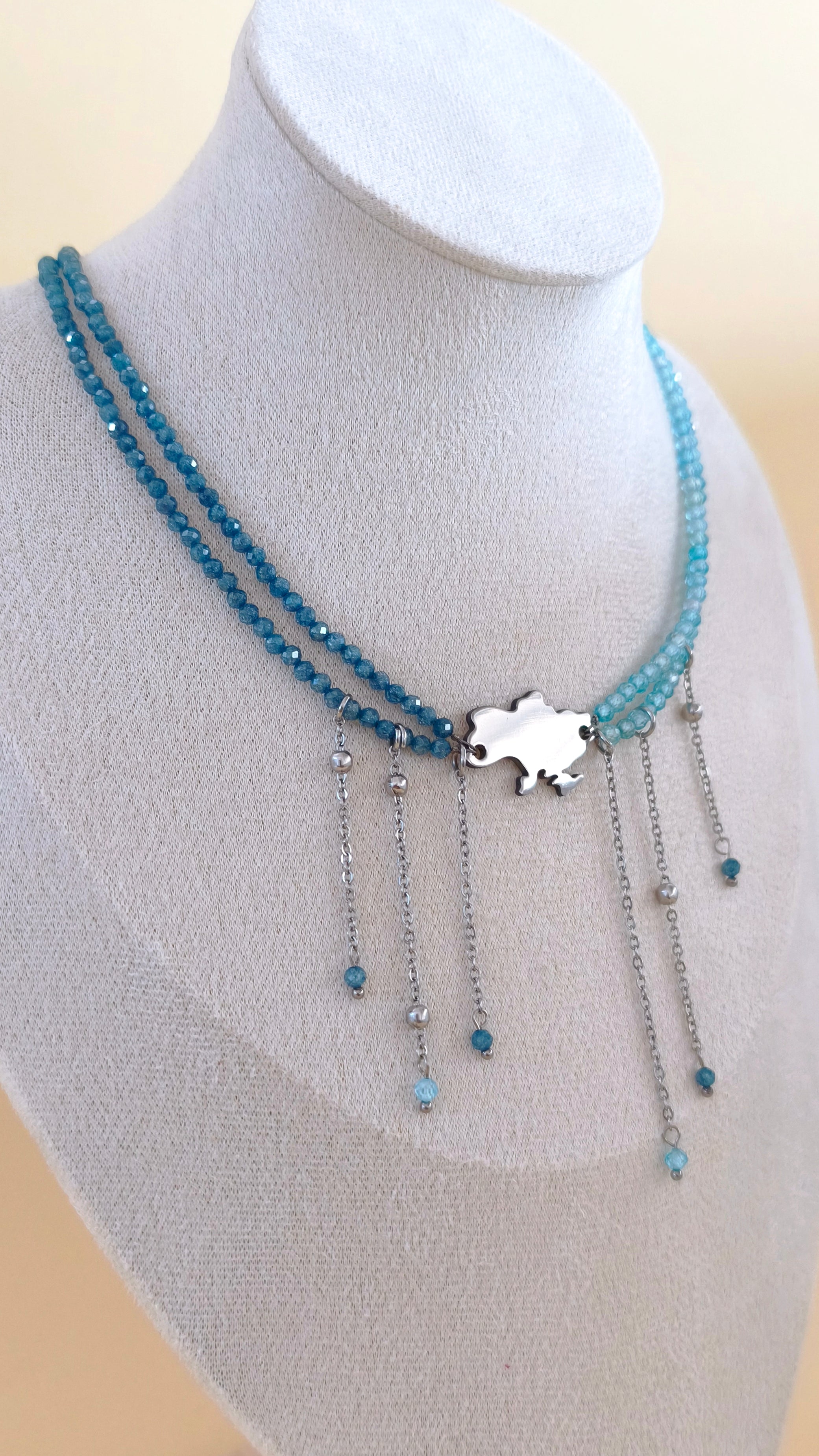 What Necklace Looks Expensive Without Overloading the Outfit | Fashion Guide