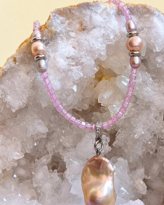 Choker with a removable pendant