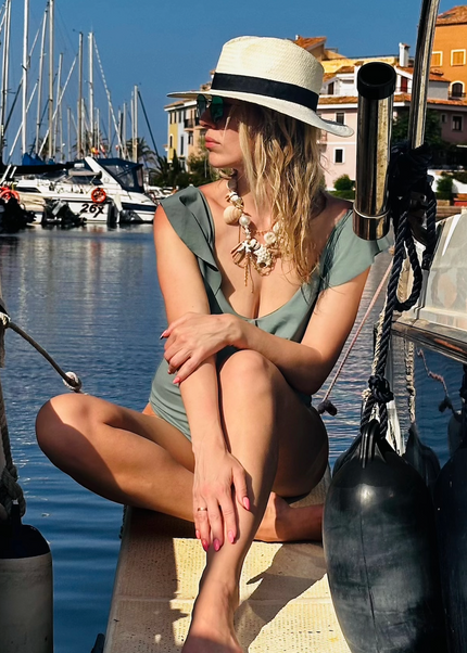 Necklace with shells