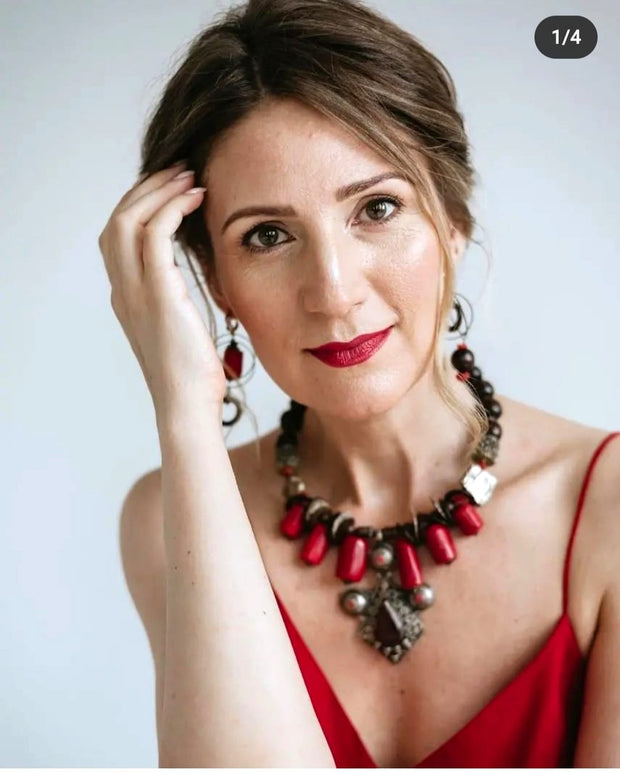 <h3><strong>So elegant!</strong><br/>I feel special every time I wear it — and I’ve received so many compliments!</h3>