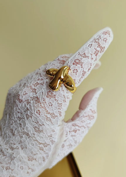 Ring with a bird motif