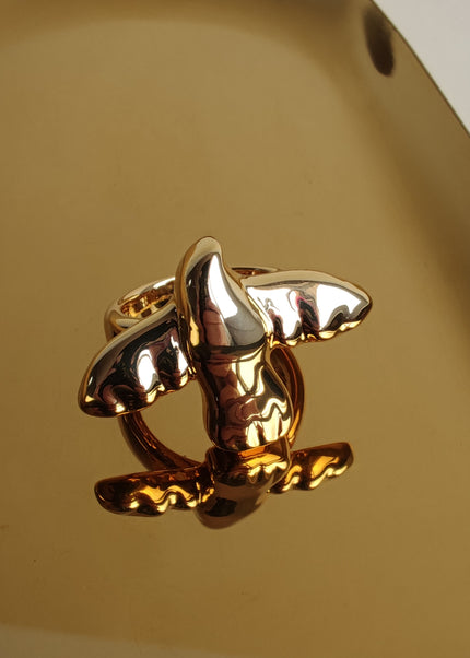 Ring with a bird motif