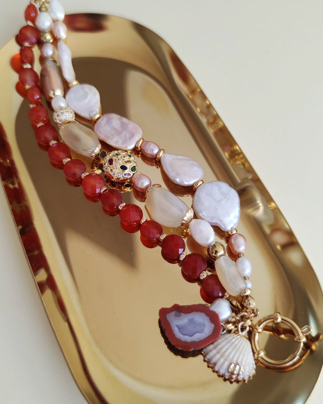 Pulsera con perlas y cornalina