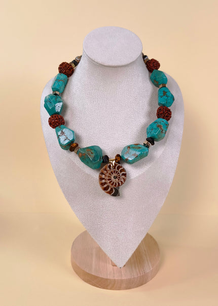 Collar de amonita