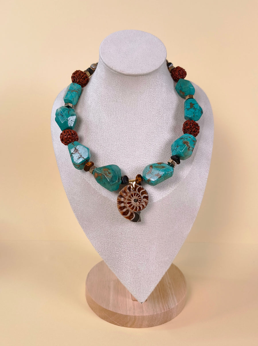 Collar de amonita