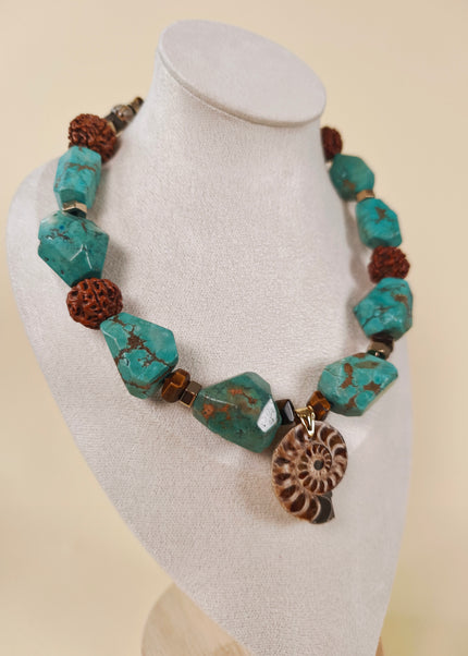 Collar de amonita