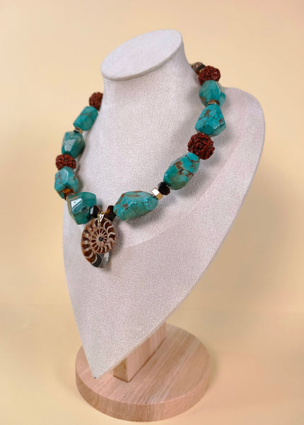 Collar de amonita