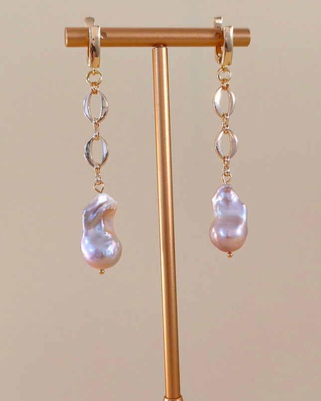 Perlas lila, blancas y rosas.