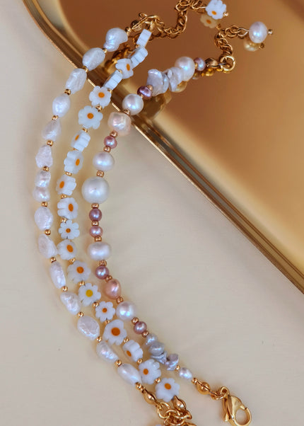 Bracelet with Pearls and Daisies