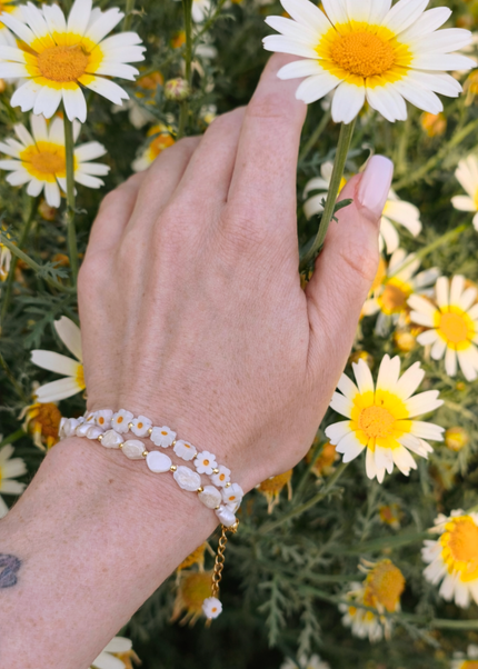 Bracelet with Pearls and Daisies