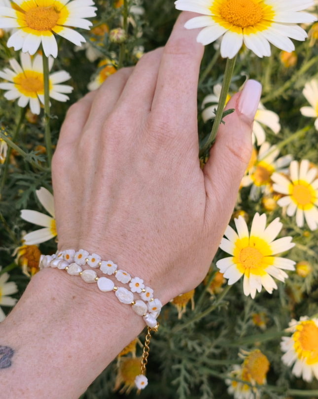 Bracelet with Pearls and Daisies