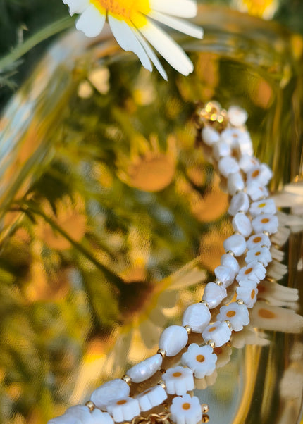 Bracelet with Pearls and Daisies