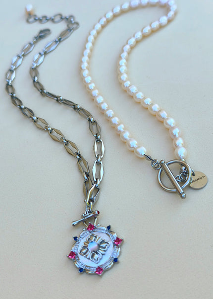 A trendy layered necklace set