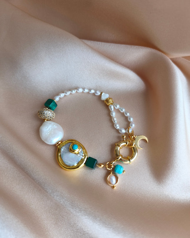 Perlas y malaquita.
